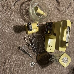 Oster Regency Yellow Kitchen Center